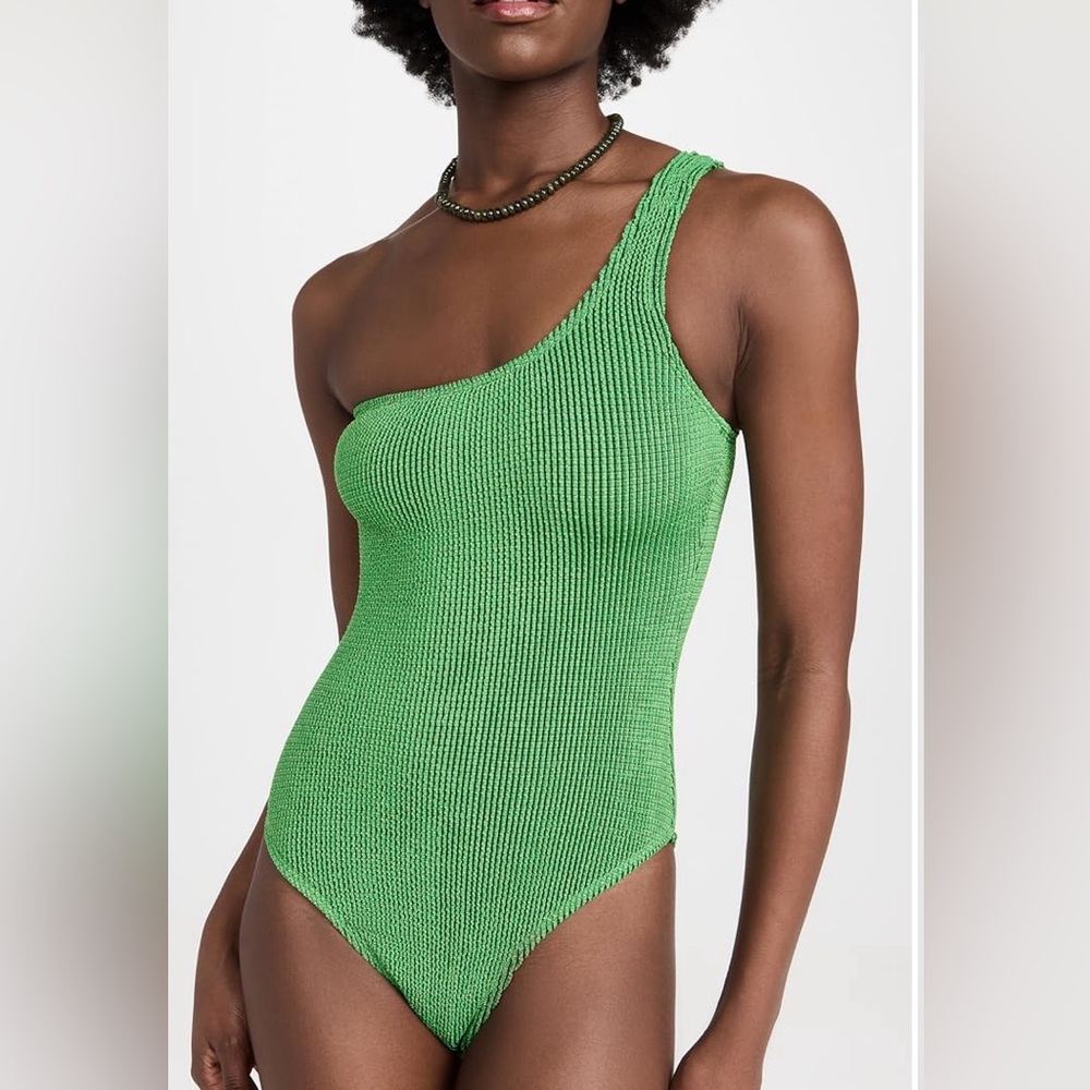 COPY - Good American swimsuit
